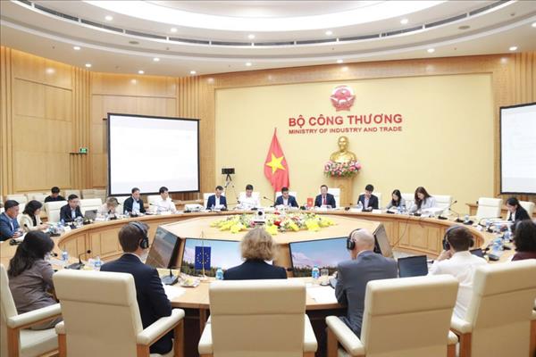 Vietnam - UE revisan progreso de cooperación en transición energética sostenible