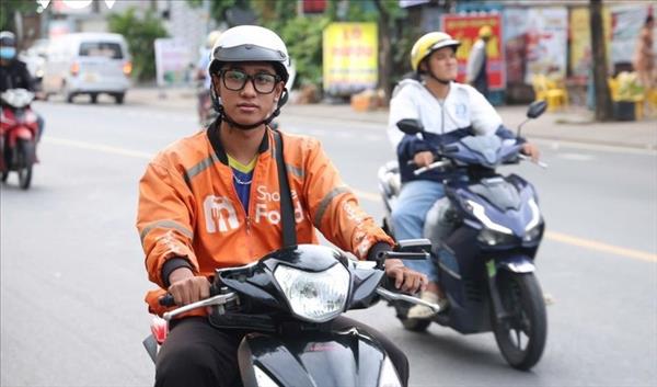 ນະ​ຄອນ ໂຮ່​ຈິ​ມິນ ຫັນການໃຊ້​ລົດ​ບໍ​ລິ​ການເປັນລົດ​ໄຟ​ຟ້າ-ວິ​ວັດ​ການ​ສ້າງ​ຕົວ​ເມືອງ​ສີ​ຂຽວ