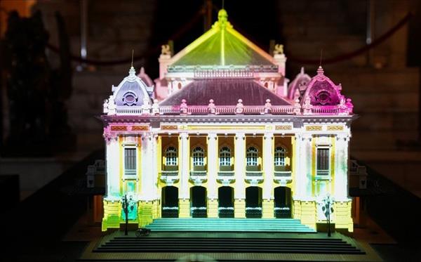 115 ໂຮງ​ລະ​ຄອນ​ໃຫຍ່ ຮ່າ​ໂນ້ຍ: ເລົ່າ​ເລື່ອງ​ດ້ວຍ​ແສງ​ສີສຽງ ແລະ ເຕັກ​ໂນ​ໂລ​ຢີ