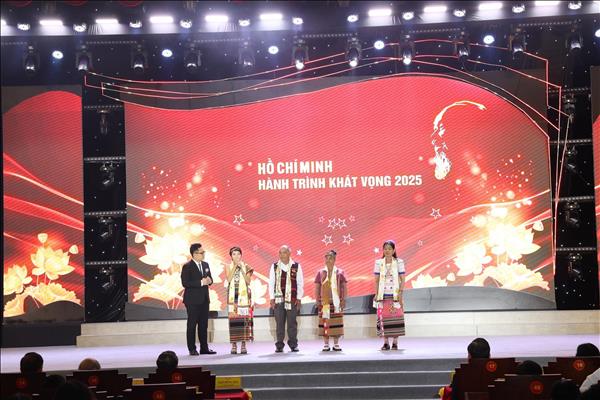 Học tập làm theo Bác - Vững bước vào kỷ nguyên phát triển mới