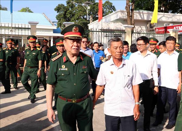 Thắm tình quân - dân nơi biên giới của lực lượng vũ trang Quân khu 7