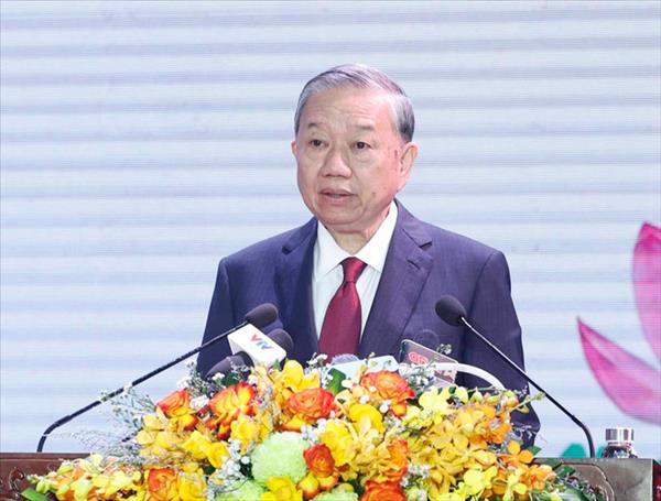 越共中央总书记苏林：着力建设第九军区革命化、正规化、精锐化、现代化的武装力量