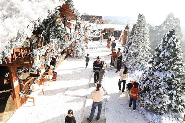 Le tourisme vietnamien accélère pour la haute saison de Noël et du Nouvel An