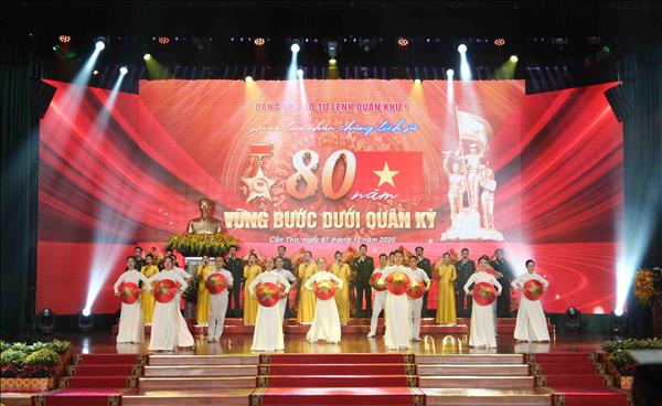 Giao lưu nhân chứng lịch sử 80 năm vững bước dưới Quân kỳ