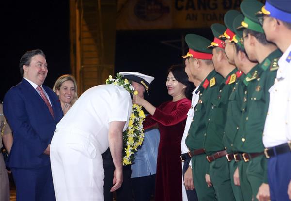 US naval ships dock in Da Nang for four-day visit