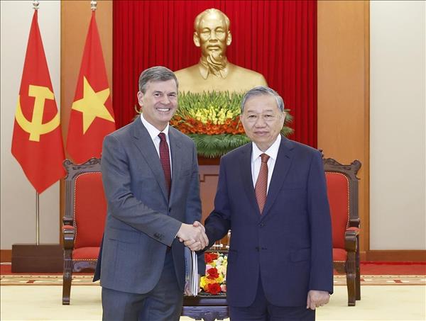 Party chief receives Russian Presidential Academy Rector