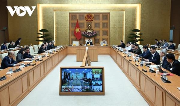 នាយករដ្ឋមន្ត្រី លោក ហ្វាម មិញ ជីញ៖ កៀរគរធនធានសង្គមទាំងមូលដើម្បីឧបត្ថម្ភដល់ការសាងសង់និងជួសជុលផ្ទះសម្រាប់ប្រជាជន