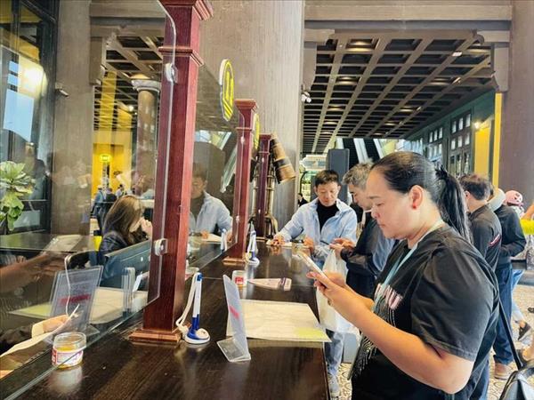 ខេត្តក្វាងនិញ អនុវត្តការគ្រប់គ្រងឌីជីថលអ្នកទេសចរដែលមកទស្សនាឈូងសមុទ្រហាឡុង