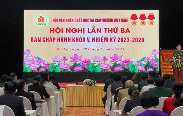 ສືບ​ຕໍ່​ສຸມ​ໃສ່​ການ​ໂຄ​ສະ​ນາ​ເພື່ອ​ຕໍ່​ສູ້​ຮຽກ​ຮ້ອ​ງ​ຄວາມ​ຍຸ​ຕິ​ທຳ​ໃຫ້​ແກ່​ຜູ້​ປ​ະ​ສົບ​ເຄາະ​ຮ້າຍ​ຈາກ​ທາດ​ພິດ​ສີ​ສົ້ມ/ດີ​ໂອ​ຊິນ