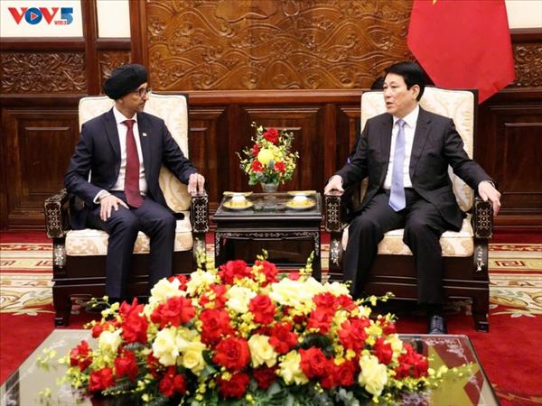 ឯកអគ្គរដ្ឋទូតជាស្ពានមិត្តភាព ពូនជ្រុំទំនាក់ទំនងកិច្ចសហប្រតិបត្តិការរវាងវៀតណាម និងបណ្តាប្រទេស