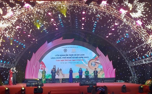 ໄຂ​​ງານ​ມະ​ໂຫລານ​ອາ​ຫານ​ການ​ກິນ ແລະ ການ​ທ່ອງ​ທ່ຽວ​ໝູ່​ບ້ານ​ອາ​ຊີບ ຮ່າ​ໂນ້ຍ​ປີ 2025