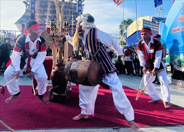 Làm du lịch cộng đồng hiệu quả từ khai thác văn hóa của đồng bào