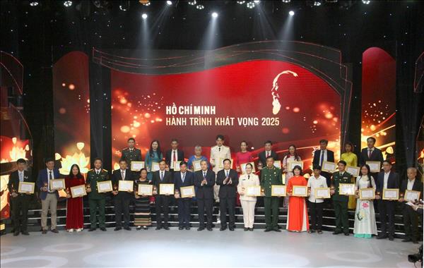 Giao lưu điển hình tiêu biểu học tập và làm theo Bác khu vực miền Trung - Tây Nguyên