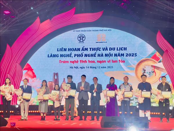 Liên hoan Ẩm thực và Du lịch làng nghề, phố nghề thu hút hơn 30.000 lượt khách