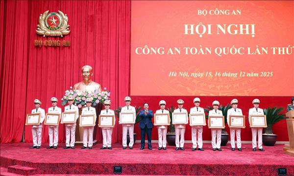 Thủ tướng Phạm Minh Chính: Công an nhân dân phải là chỗ dựa vững chắc của nhân dân