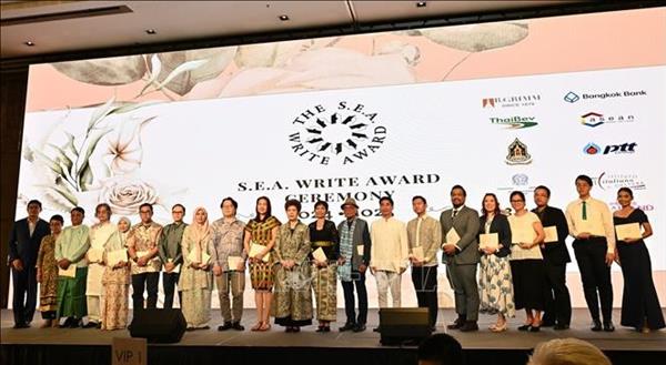 Dos escritores vietnamitas ganan Premio de Literatura del Sudeste Asiático 2024-2025