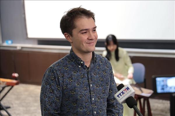 Người con xa xứ bắc Nhịp cầu Việt Nam với thế giới