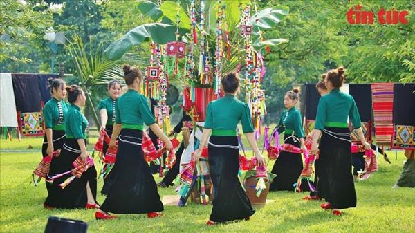 Lai Châu préserve le patrimoine des festivals thaï et stimule le tourisme