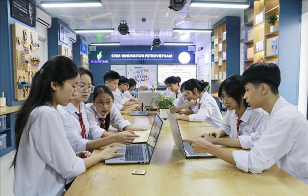 Aulas STEM ayudan a estudiantes vietnamitas a mejorar capacidad de innovación