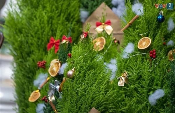 ຕະຫຼາດຄຼິດສະມາດ ຢູ່ບັນດາເຂດຕົວເມືອງໃຫຍ່ດຳເນີນໄປຢ່າງຟົດຟື້ນ