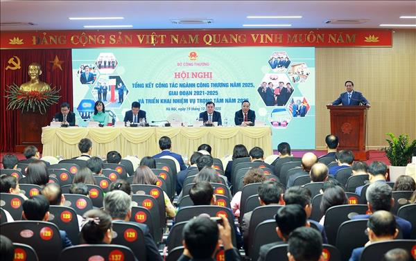 팜밍찡 총리, 상공부에 ‘6대 선도 과제 이행 강력 주문