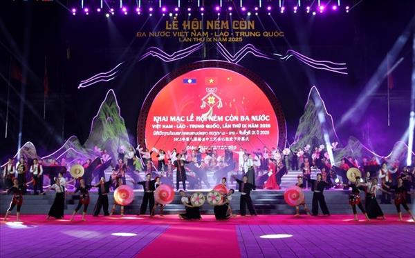 ໄຂວັນ​ບຸນ​ແກ່ວງ​ໝາກ​ຄອນ 3 ປະ​ເທດ ຫວຽດ​ນາມ - ລາວ - ຈີນ​ຄັ້ງ​ທີ IX