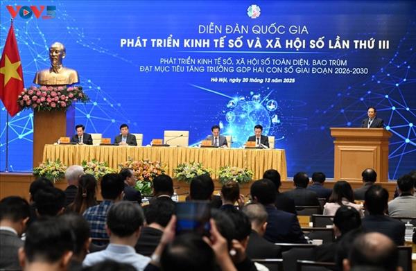 នាយករដ្ឋមន្ត្រី លោកហ្វាម មិញជីញ អញ្ជើញជាអធិបតីក្នុងវេទិកាជាតិលើកទី ៣ ស្តីពីការអភិវឌ្ឍសេដ្ឋកិច្ចឌីជីថលនិងសង្គមឌីជីថល