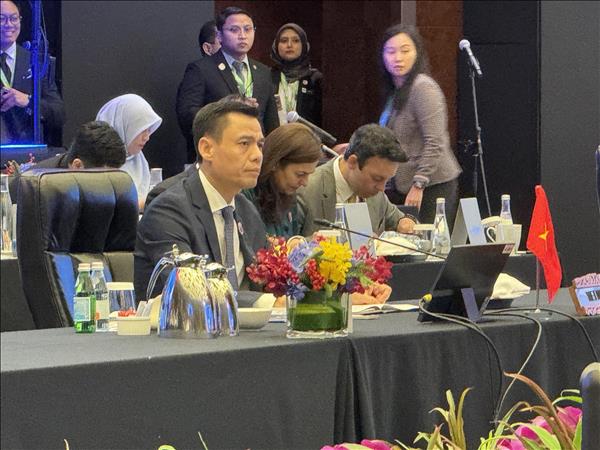 វៀតណាមត្រៀមខ្លួនសហការ​ជាមួយអាស៊ានដើម្បីជួយកម្ពុជា និងថៃស្តារសន្តិភាពឡើងវិញ