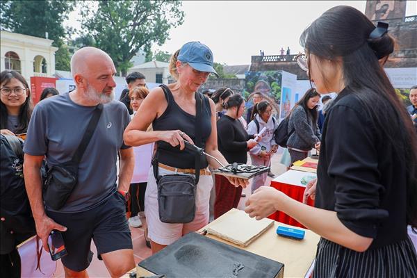 Khai mạc trưng bày Di sản văn hóa Việt Nam - Sức sống từ truyền thống đến hiện đại