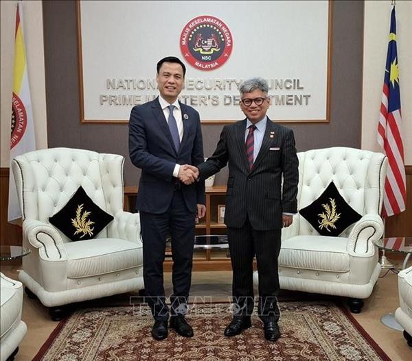 ຫວຽດ​ນາມ ແລະ ມາ​ເລ​ເຊຍ ຮ່ວມ​ມື​ກັນ​ແກ້​ໄຂ​ບັນ​ຫາ​ຈັບ​ຫາ​ປາ​ແບບ​ຜິດ​ກົດ​ໝາຍ, ບໍ່​ລາຍ​ງານ ແລະ ບໍ່​ຈົດ​ທະ​ບຽນ (IUU)