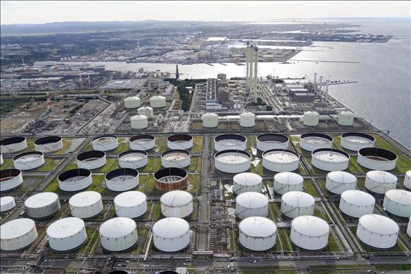 Giá dầu thế giới bật tăng mạnh sau hai phiên giảm