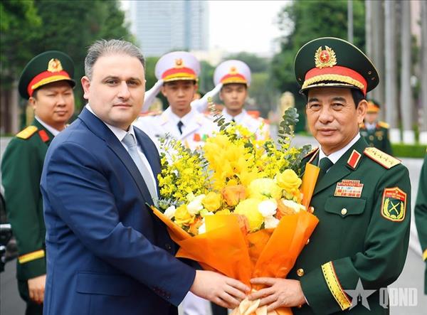 Vietnam, Azerbaijan push defence industry ties during Hanoi talks