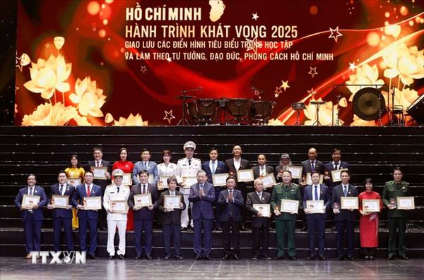 トー・ラム書記長：「すべての幹部・党員が人々を鼓舞する存在に」