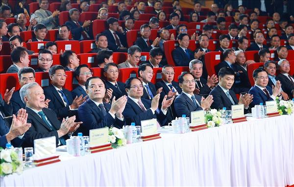 팜밍찡 총리, 베트남 국영 석유가스그룹이 두 자릿수 경제성장 견인차 역할 수행해야…