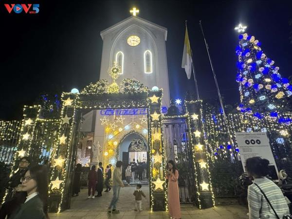 បរិយាកាសបុណ្យណូអែលដ៏អ៊ូអរនៅទូទាំងប្រទេស