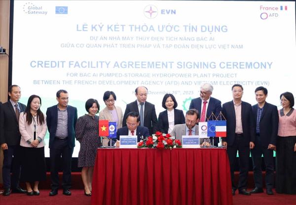 Accord EVN-AFD pour la première centrale hydroélectrique à accumulation par pompage au Vietnam