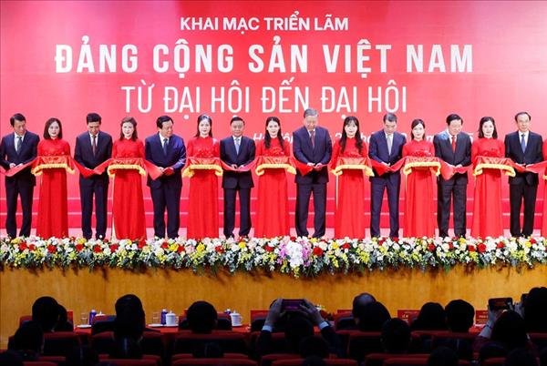 Le SG Tô Lâm à linauguration de lexposition Parti communiste du Vietnam – Dun congrès à lautre