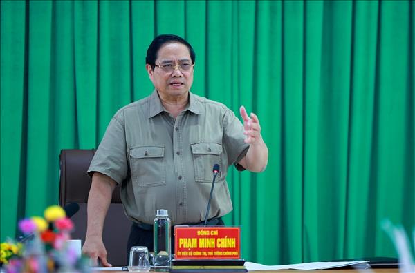 PM urges faster progress on key infrastructure projects in Dat Mui, Ca Mau