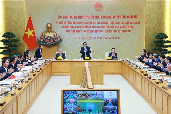 Thủ tướng Phạm Minh Chính: Các bộ, ngành không trực tiếp phê duyệt, chủ trì thực hiện dự án cụ thể ở địa phương