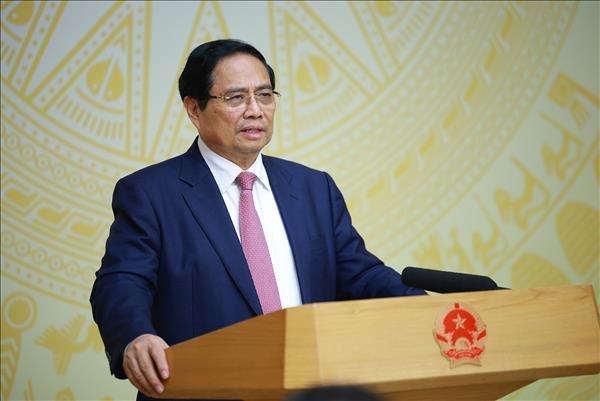 팜밍찡 총리, 내년 1월 15일까지 홍수 피해 주택 재건 완료 지시