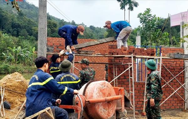 ບັ້ນ​ເຄື່ອ​ນ​ໄຫວ ກວາງ​ຈູງ ຊ່ວຍ​ພໍ່​ແມ່​ປະ​ຊາ​ຊົ​ນ​ເຂດ​ປະ​ສົບ​ກັບ​ໄພ​ພິ​ບັດ​ທຳ​ມະ​ຊາດ​ແຂວງ ກວາງ​ງາຍ ມີ​ບ່ອນ​ຢູ່​ທີ່​ຖາ​ວອນໂດຍ​ໄວ