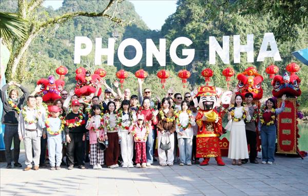 Vietnam kicks off 2026 tourism season with ceremonies for first arrivals
