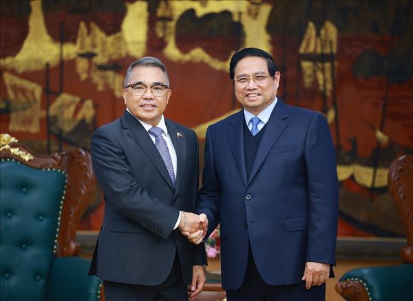 Primer ministro de Vietnam recibe al saliente embajador de Filipinas