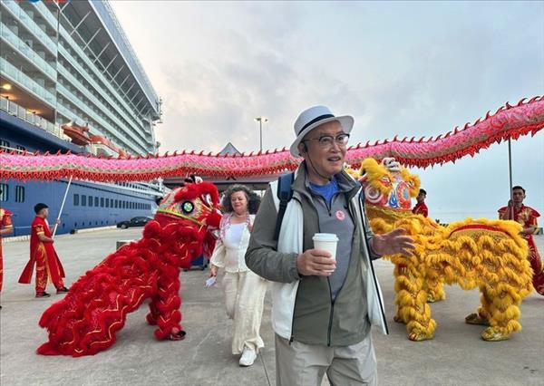 ແຂວງ​ກ໋​ວາງ​ນິງ​ຕ້ອນ​ຮັບ​ແຂກ​ທ່ອງ​ທ່ຽວ​ໃນ​ໂອ​ກາດ​ວັນ​ບຸນປະ​ມານ 530.000 ເທື່ອ​ຄົນ