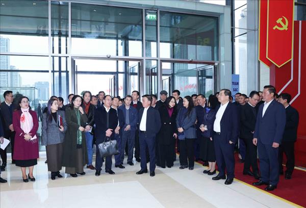 中央书记处常务书记陈锦秀检查越共十四大筹备工作