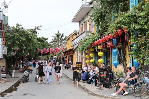 Nhìn lại năm 2025: Khách quốc tế đến Việt Nam lập kỷ lục mới, tăng hơn 20%