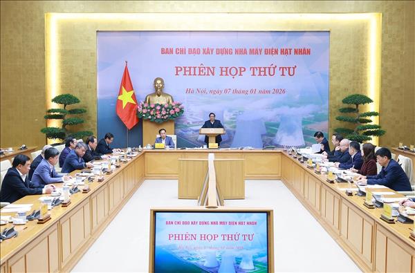 Thủ tướng Phạm Minh Chính: Làm ngày không đủ, tranh thủ làm đêm để thúc đẩy dự án nhà máy điện hạt nhân
