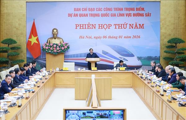 នាយករដ្ឋមន្ត្រី លោក ហ្វាម មិញជីញ៖ ជ្រើសរើសដៃគូ និងបច្ចេកវិទ្យា​សមស្រប ដើម្បីអនុវត្តគម្រោងថាមពលនុយក្លេអ៊ែរ និញ ធួន ២