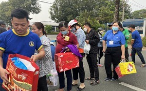 ນະ​ຄອນ ໂຮ່​ຈີ​ມິນ ລະ​ດົມ​ໄດ້​ຈຳ​ນວນ​ເງິນ​ເກືອບ 800.000 USD ເພື່ອ​ເບິ່ງ​ແຍງ​​ບຸນ​ປີ​ໃໝ່​ປີ​ມະ​ເມຍ​ໃຫ້​ແກ່​ຄົນ​ທຸກ​ຍາກ