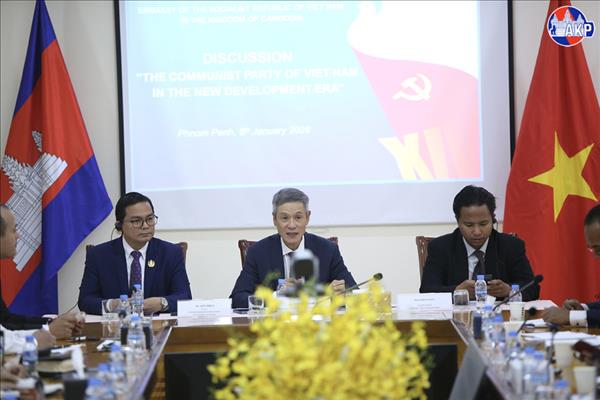 កិច្ចពិភាក្សាក្រោមប្រធានបទ៖ បក្សកុម្មុយនិស្តវៀតណាម ក្នុងយុគសម័យអភិវឌ្ឍន៍ថ្មីរបស់ប្រទេសវៀតណាម